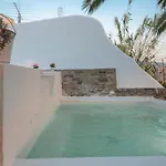 Flora's With Plunge Pool