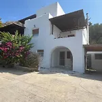 Vakantiehuis Flora's With Plunge Pool