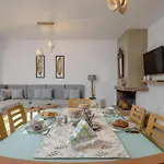 Vakantiehuis Flora's With Plunge Pool Agkidia