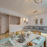 Flora's With Plunge Pool Vakantiehuis Agkidia