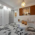 Vakantiehuis Flora's With Plunge Pool *