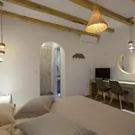 Vakantiehuis Flora's With Plunge Pool *
