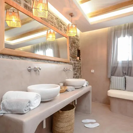 Flora's With Plunge Pool *