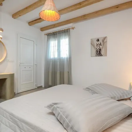 Flora's With Plunge Pool