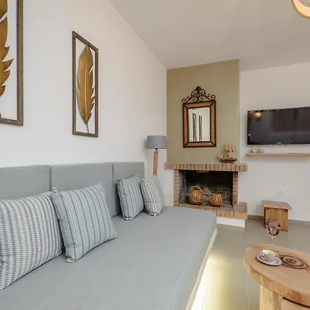 Flora's With Plunge Pool