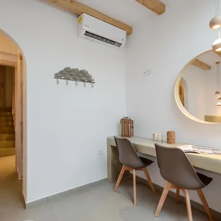 Flora's With Plunge Pool Nyaraló