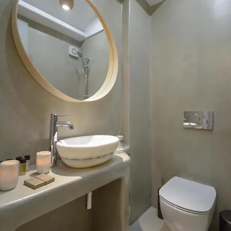 Flora's With Plunge Pool Angídia