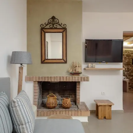 Flora's With Plunge Pool Nyaraló *