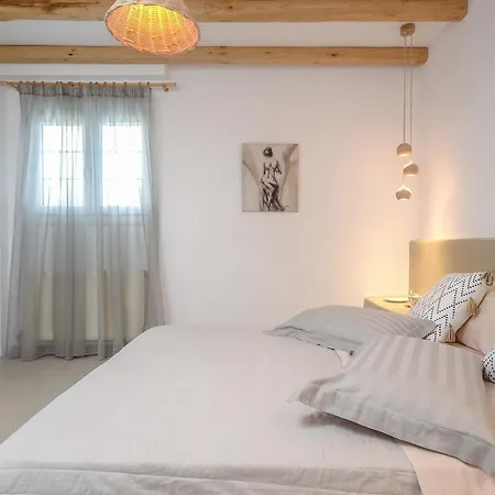 Flora's With Plunge Pool