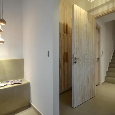 Flora's With Plunge Pool Angídia