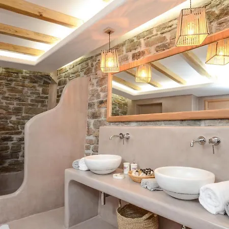 Nyaraló Flora's With Plunge Pool Angídia