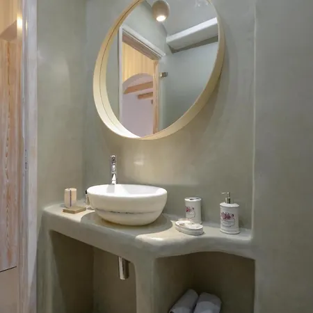 Nyaraló Flora's With Plunge Pool Angídia