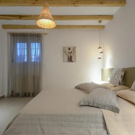 Flora's With Plunge Pool Tatil Evi Agkidia