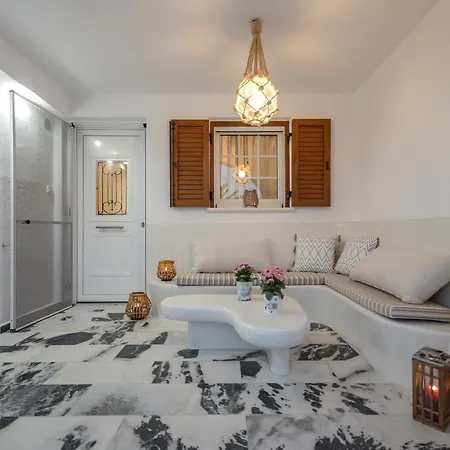 Flora's With Plunge Pool *