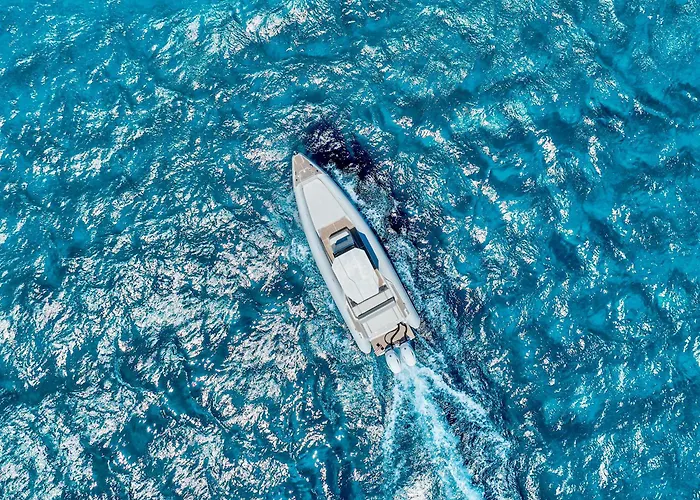 Semesterbostad Flora's With Plunge Pool Agkidia