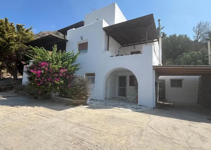 Semesterbostad Flora's With Plunge Pool