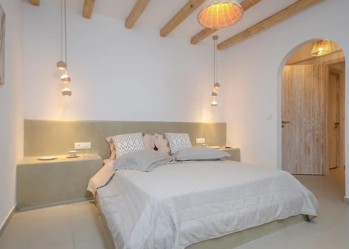 Semesterbostad Flora's With Plunge Pool *