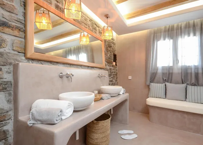 Flora's With Plunge Pool *