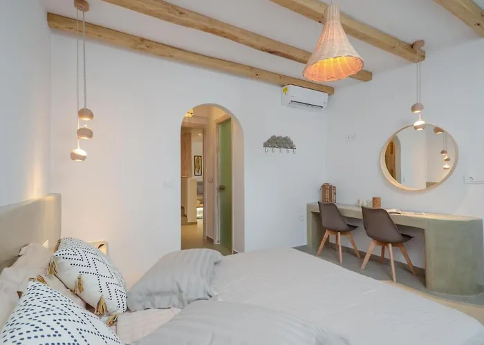 Semesterbostad Flora's With Plunge Pool Agkidia