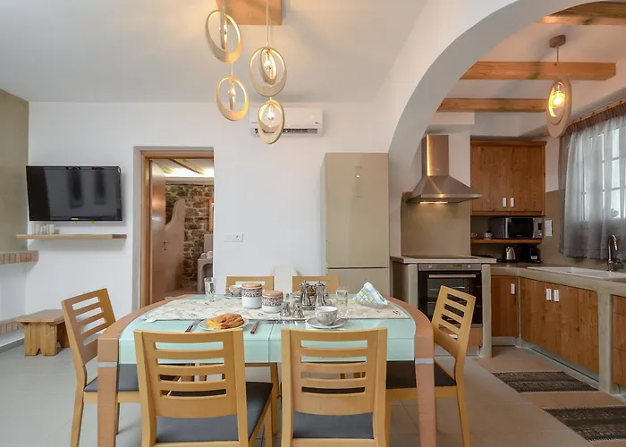 Flora's With Plunge Pool Semesterbostad