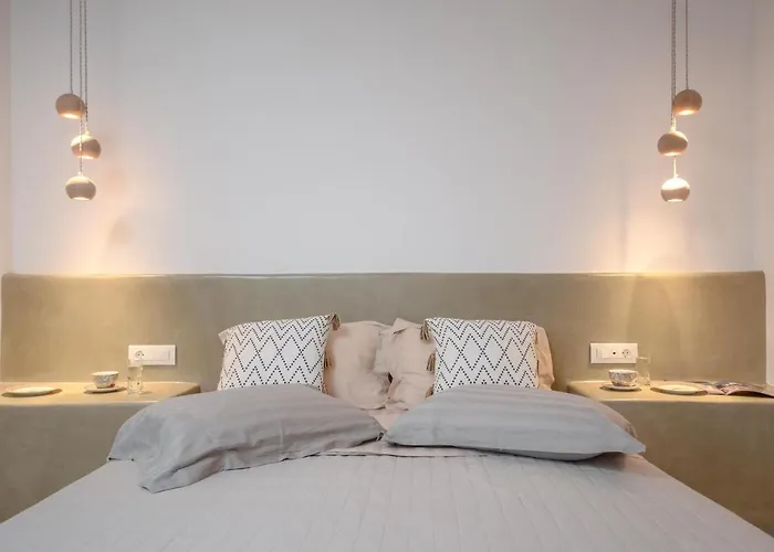 Semesterbostad Flora's With Plunge Pool Agkidia