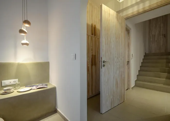 Flora's With Plunge Pool Agkidia