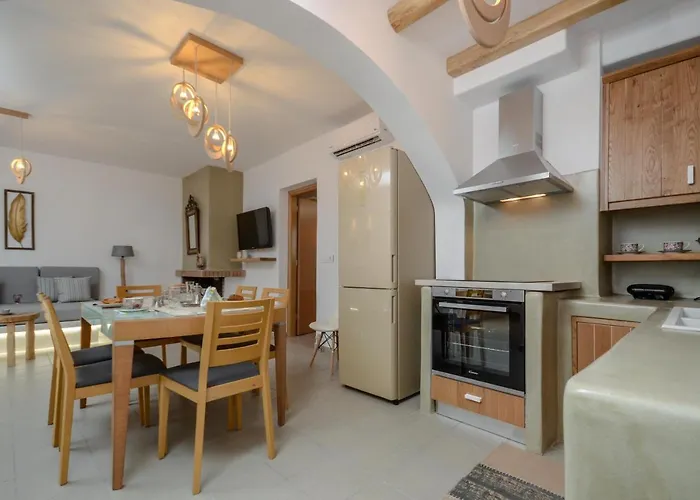 Flora's With Plunge Pool Semesterbostad