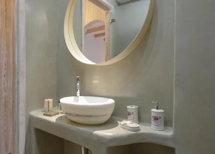 Semesterbostad Flora's With Plunge Pool Agkidia