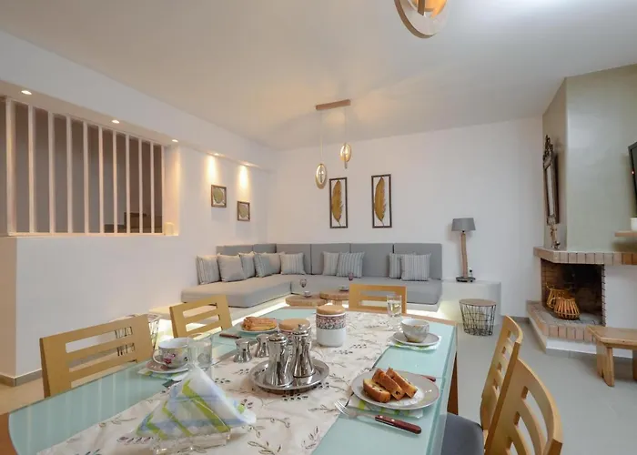 Flora's With Plunge Pool *