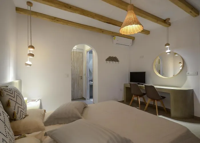 Semesterbostad Flora's With Plunge Pool *