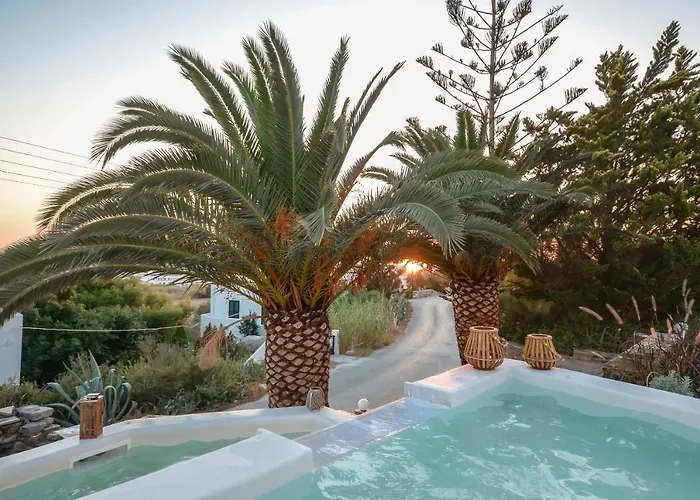 Flora's With Plunge Pool Semesterbostad